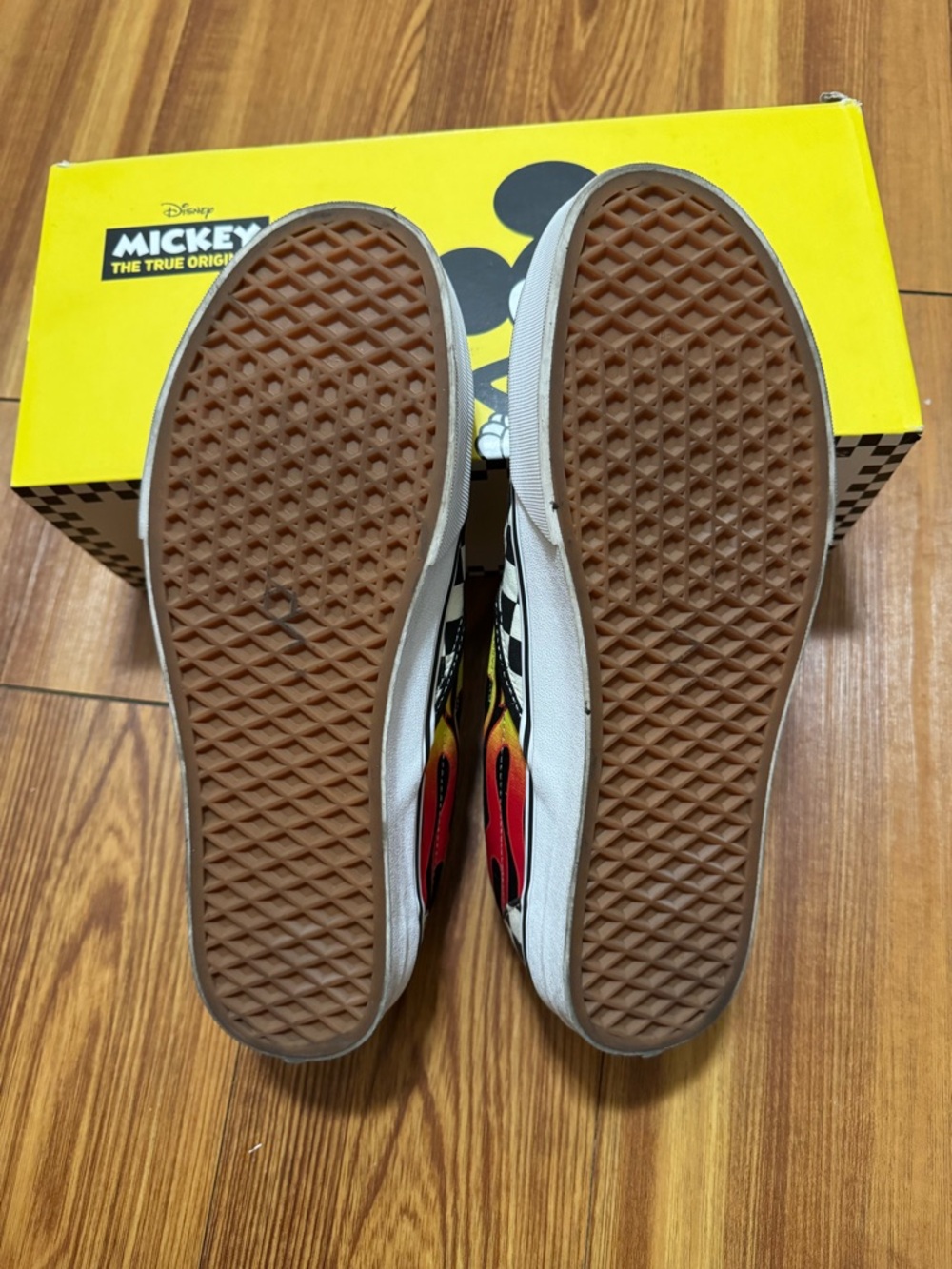 Disney x Vans Checkered Flames Mickey & Minnie Slip on Shoes - Picture 7 of 8